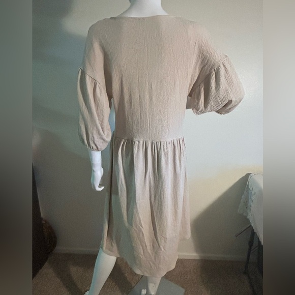 ZARA Beige Loose-Fitting Textured Shift V-Neck Dress - Picture 8 of 9